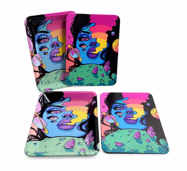 WhatsApp Image 2026-07-19 at 4.02.49 PM Bandeja Metálica Premium – Diseño Psicodélico Cosmic Girl