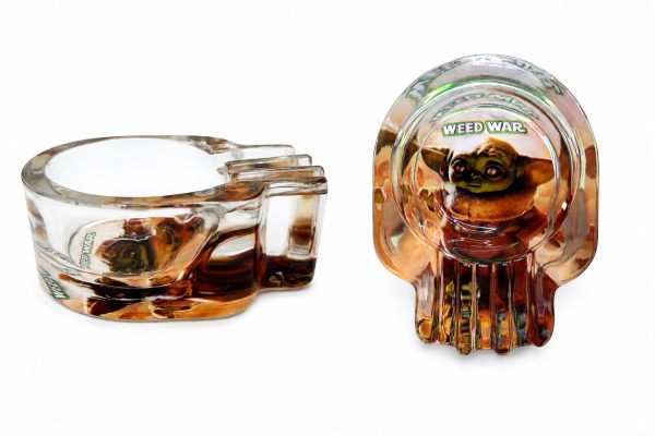 WhatsApp Image 2026-07-20 at 5.59.49 PM Cenicero de Cristal “Weed War” – Diseño Skull