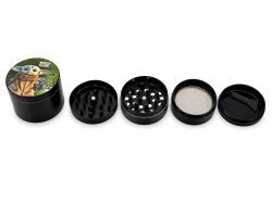 WhatsApp Image 2026-07-20 at 7.43.55 PM Grinder Metálico de 4 Piezas – Diseño Weed Wars