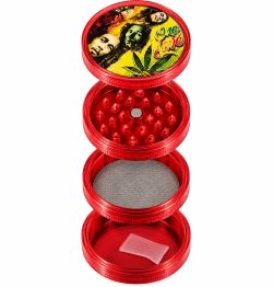 Grinder Rojo de 4 Piezas – Diseño One Love ❤️💛💚