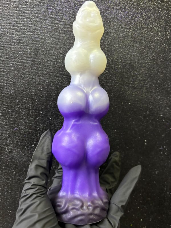 WhatsApp Image 2026-10-14 at 6.27.03 PM Consolador de Fantasía Morado con Diseño Texturizado 💜